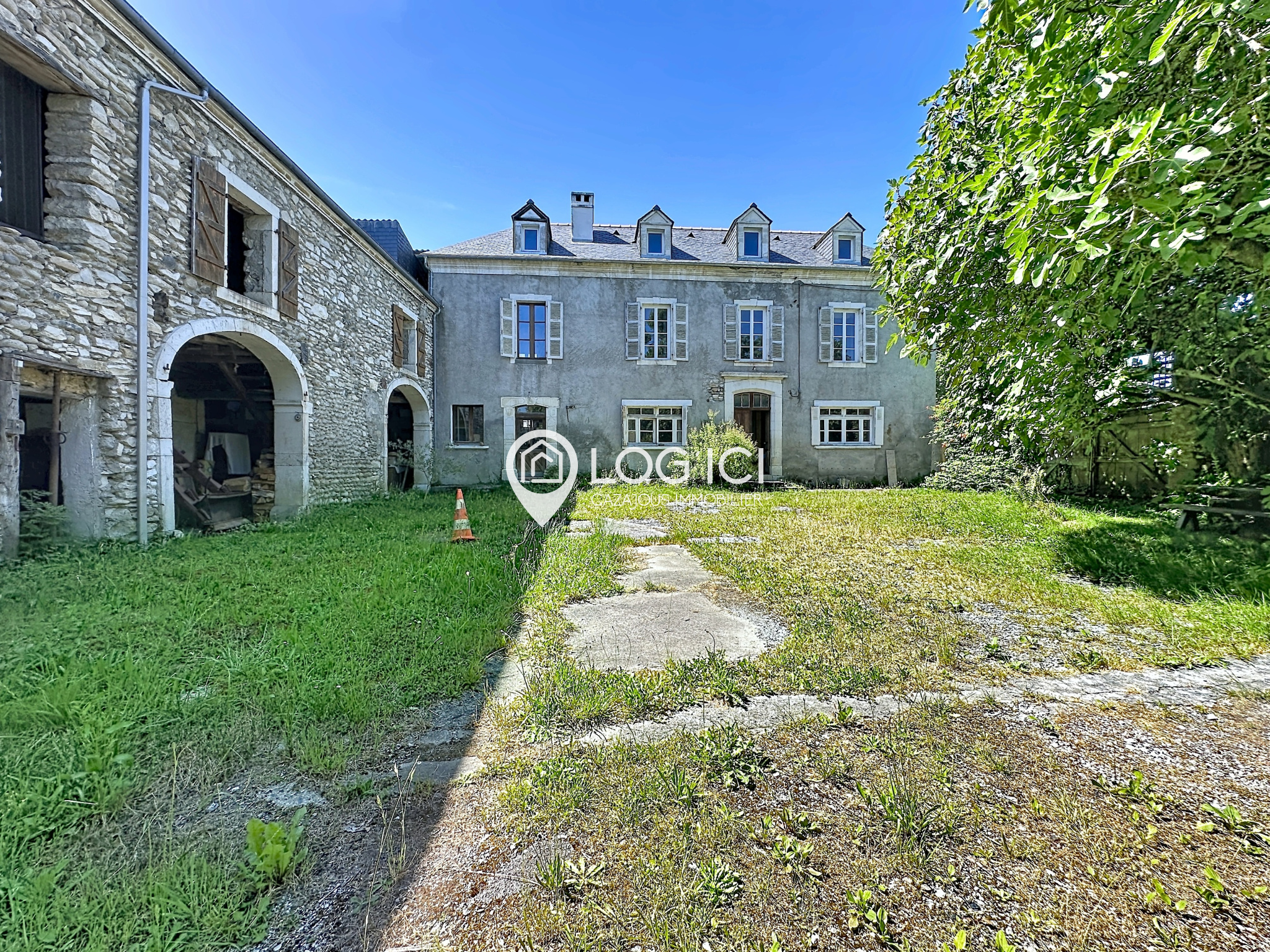 SAINT ABIT - Vente Enclos Béarnais avec terres agricoles